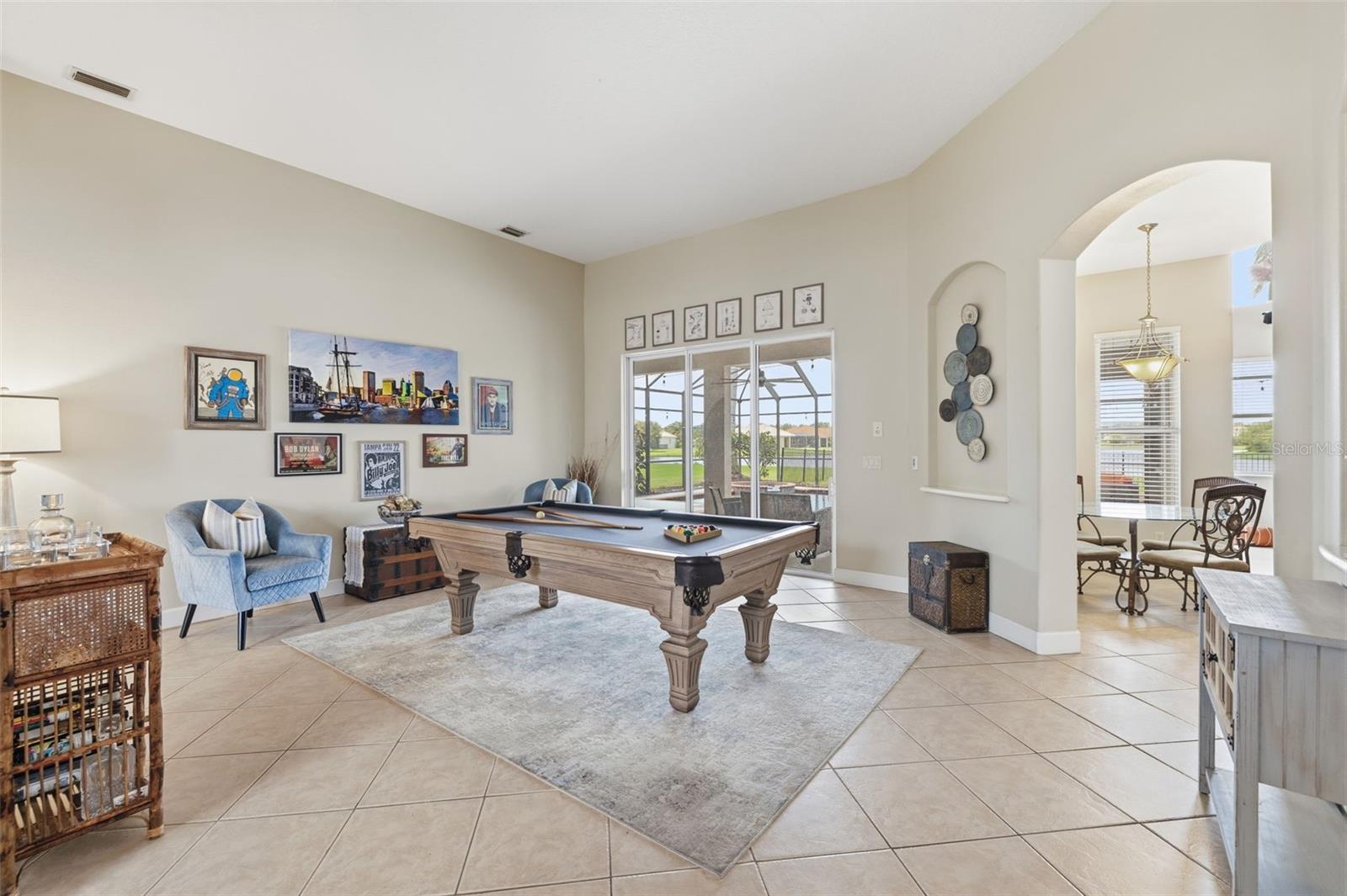 Listing photo id 3 for 522 Country Meadows Way