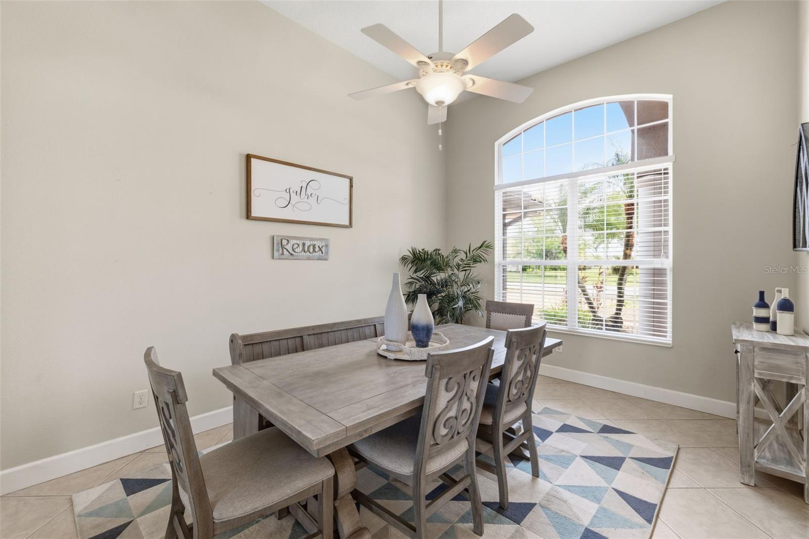 Listing photo id 7 for 522 Country Meadows Way