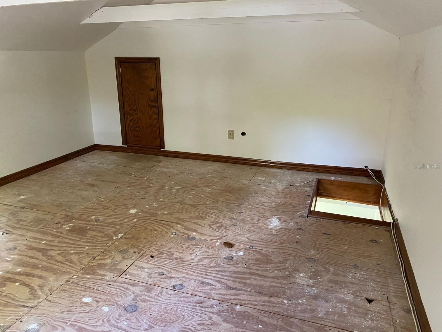 Image 18 of 47 For 2119 Shady Oaks Drive