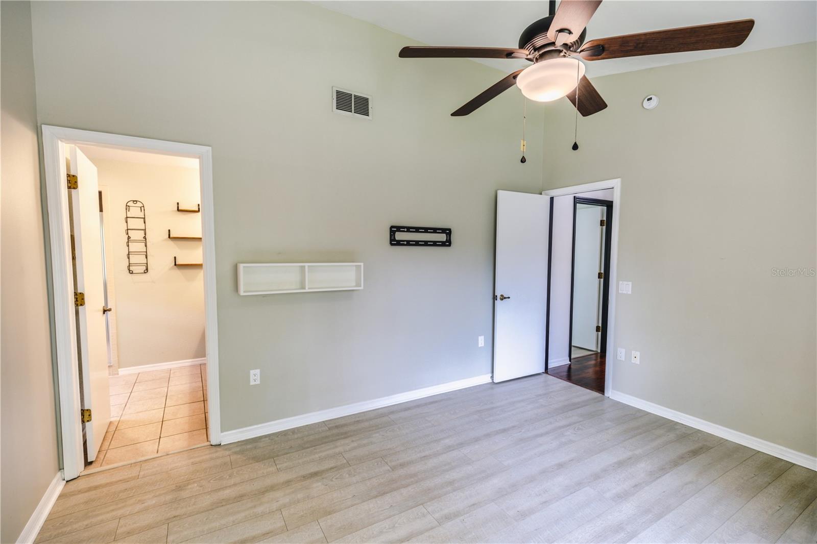 Image 23 of 47 For 2119 Shady Oaks Drive