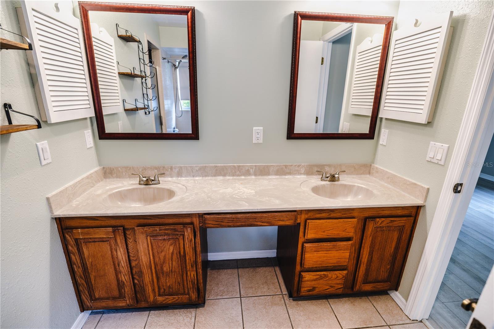 Image 24 of 47 For 2119 Shady Oaks Drive