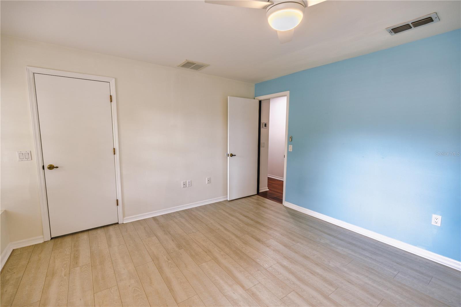 Image 28 of 47 For 2119 Shady Oaks Drive