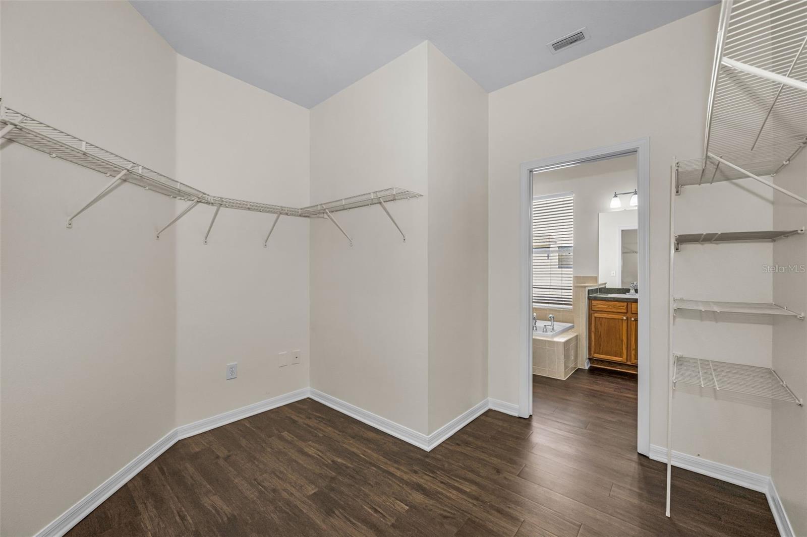 Image 22 of 51 For 15727 Cedar Elm Terrace