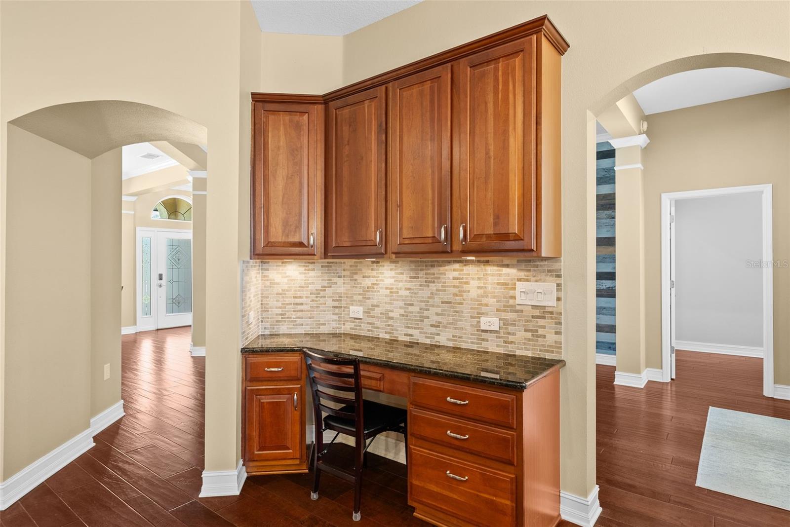 Listing photo id 12 for 22810 Collridge Drive