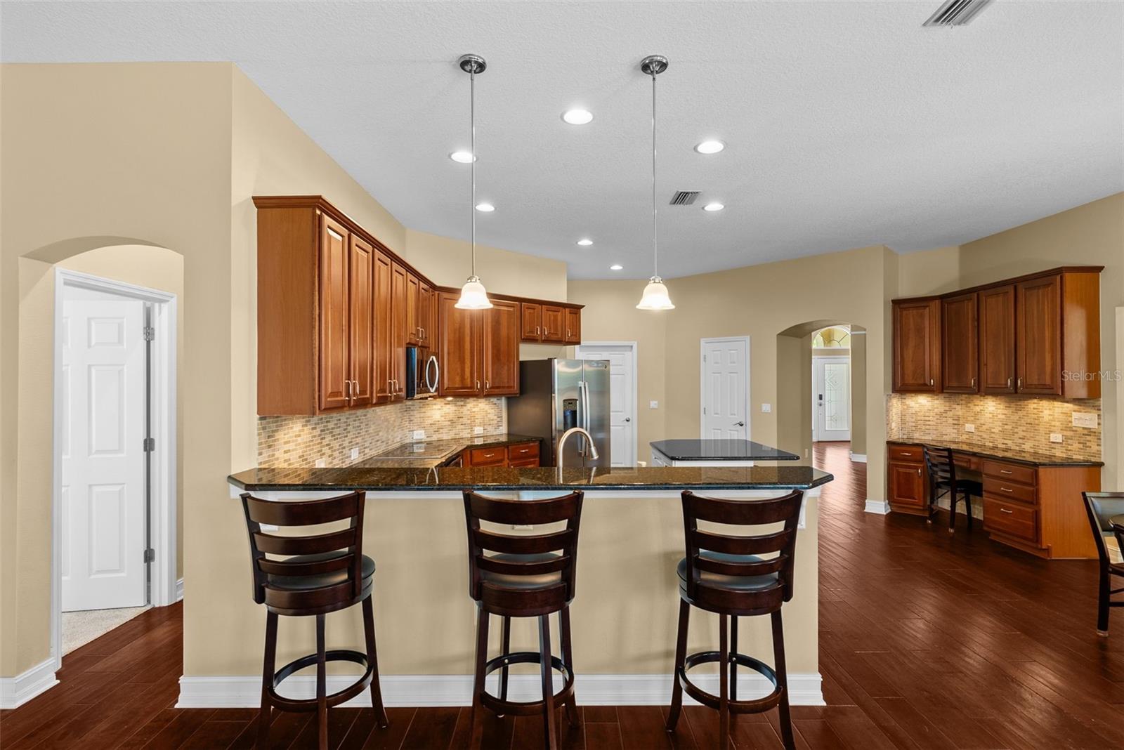 Listing photo id 16 for 22810 Collridge Drive