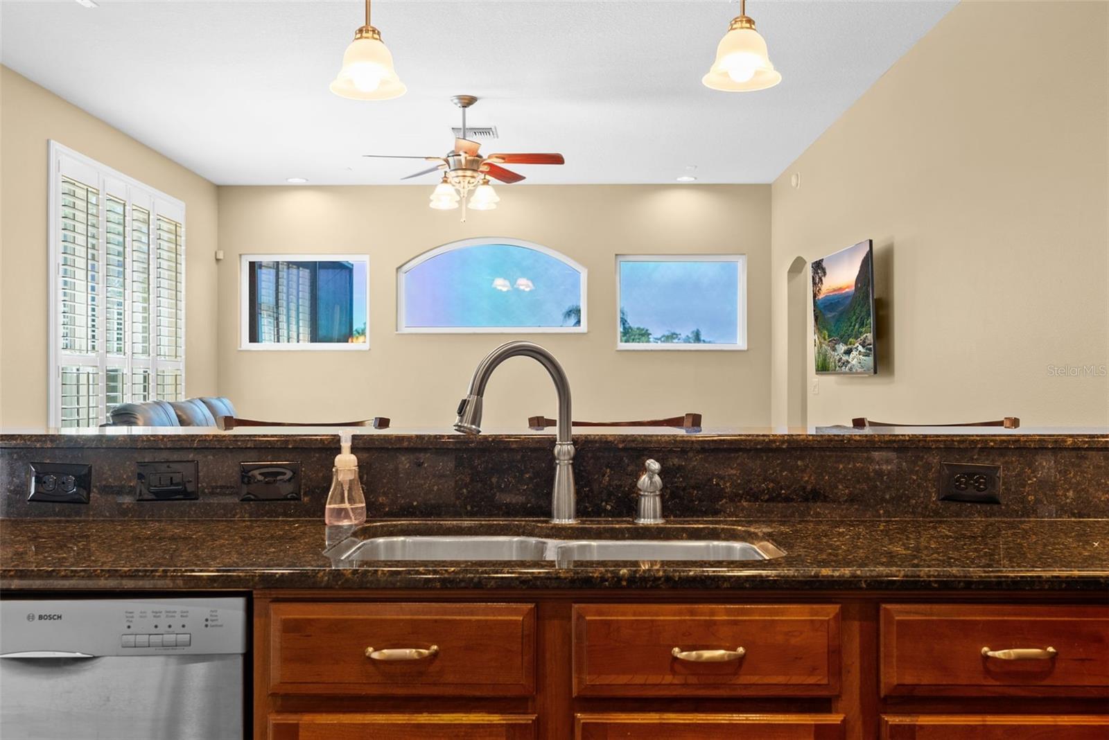 Listing photo id 17 for 22810 Collridge Drive