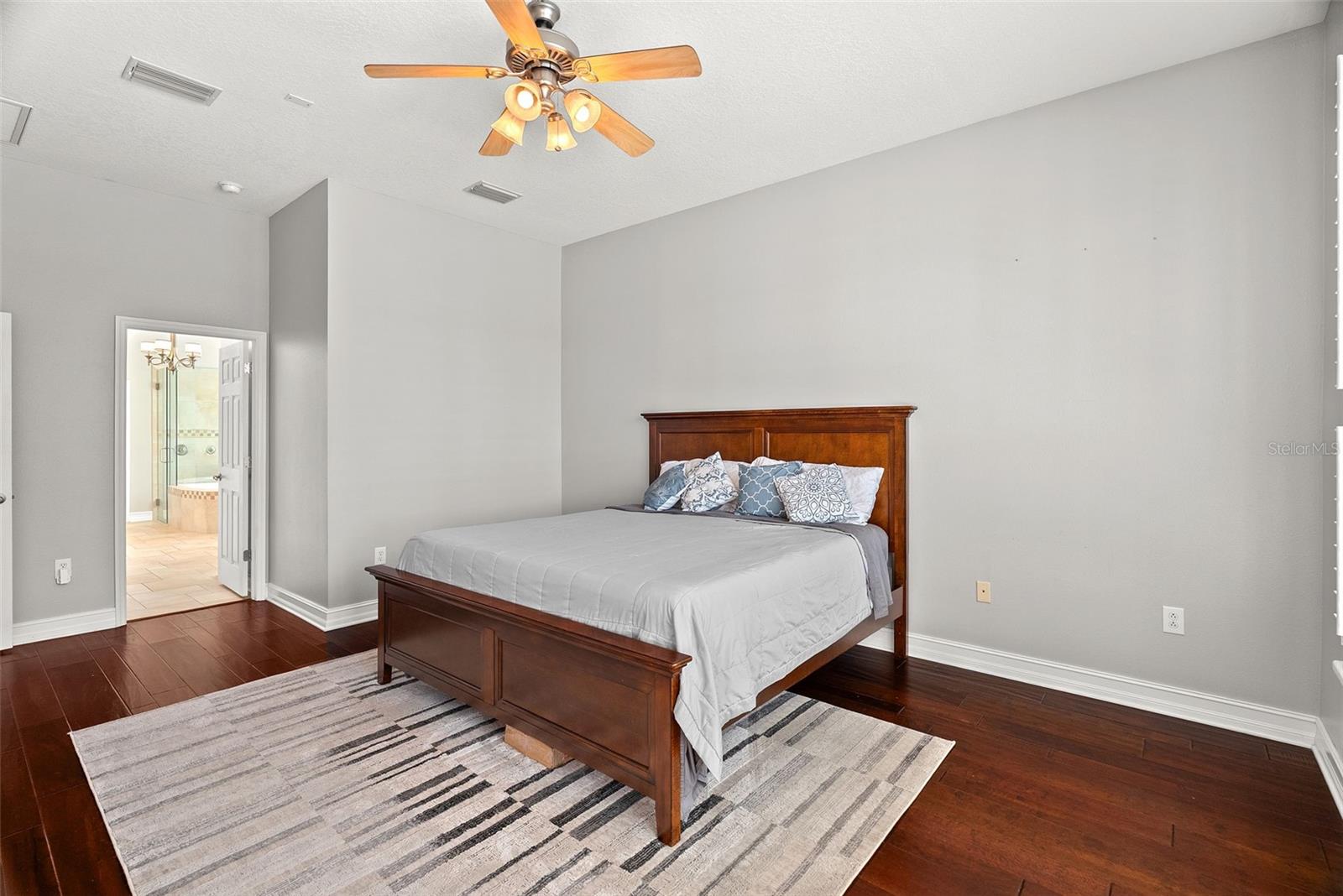 Listing photo id 29 for 22810 Collridge Drive