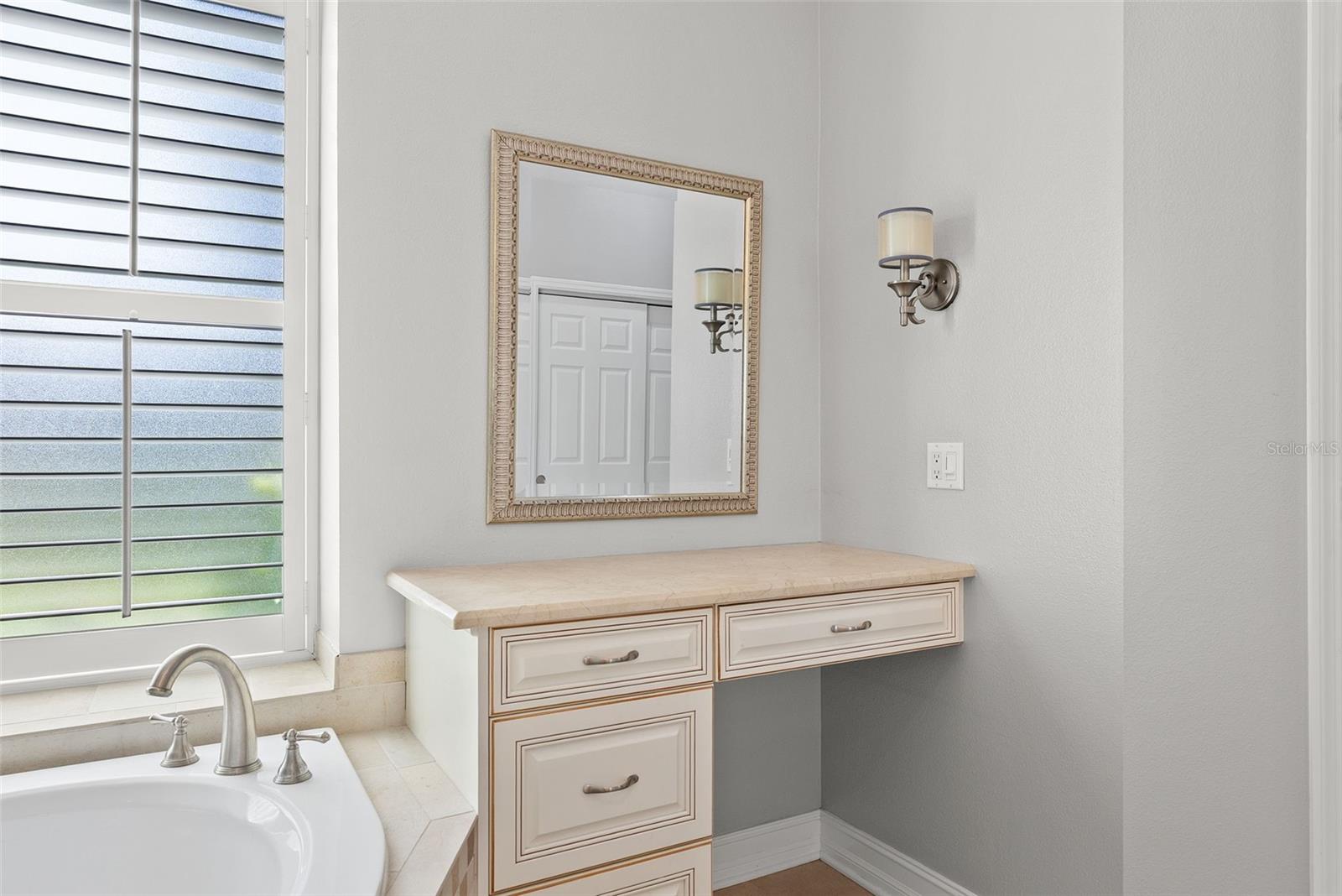 Listing photo id 30 for 22810 Collridge Drive