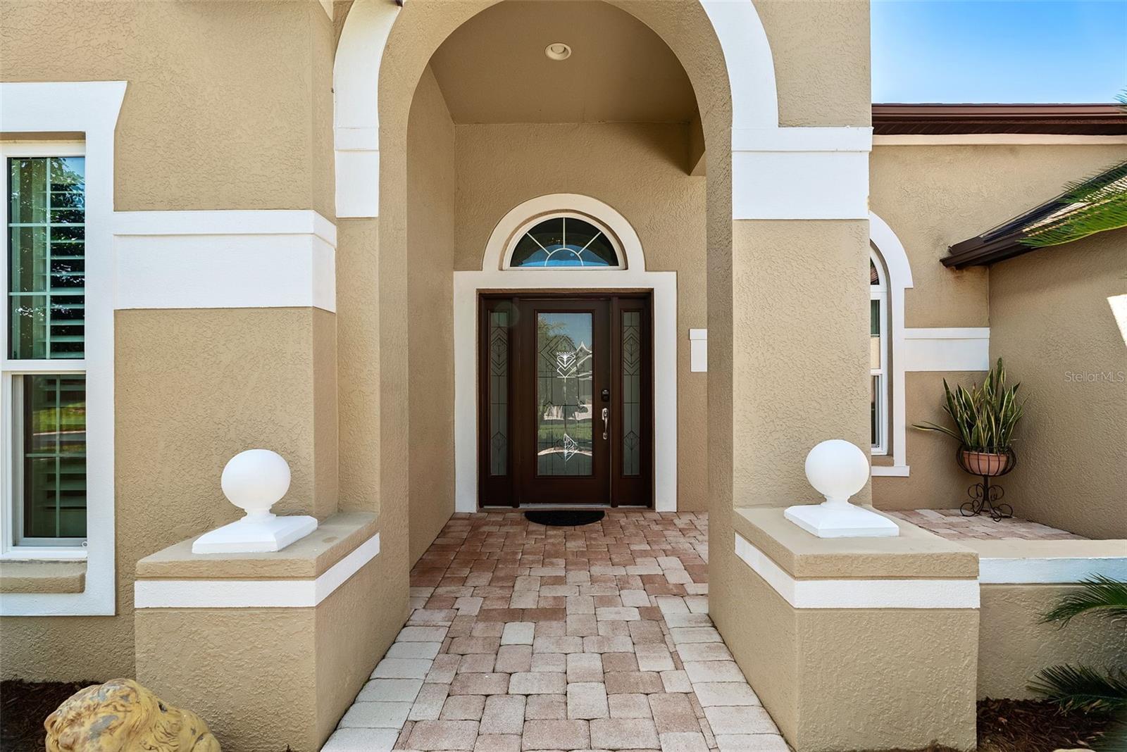 Listing photo id 2 for 22810 Collridge Drive