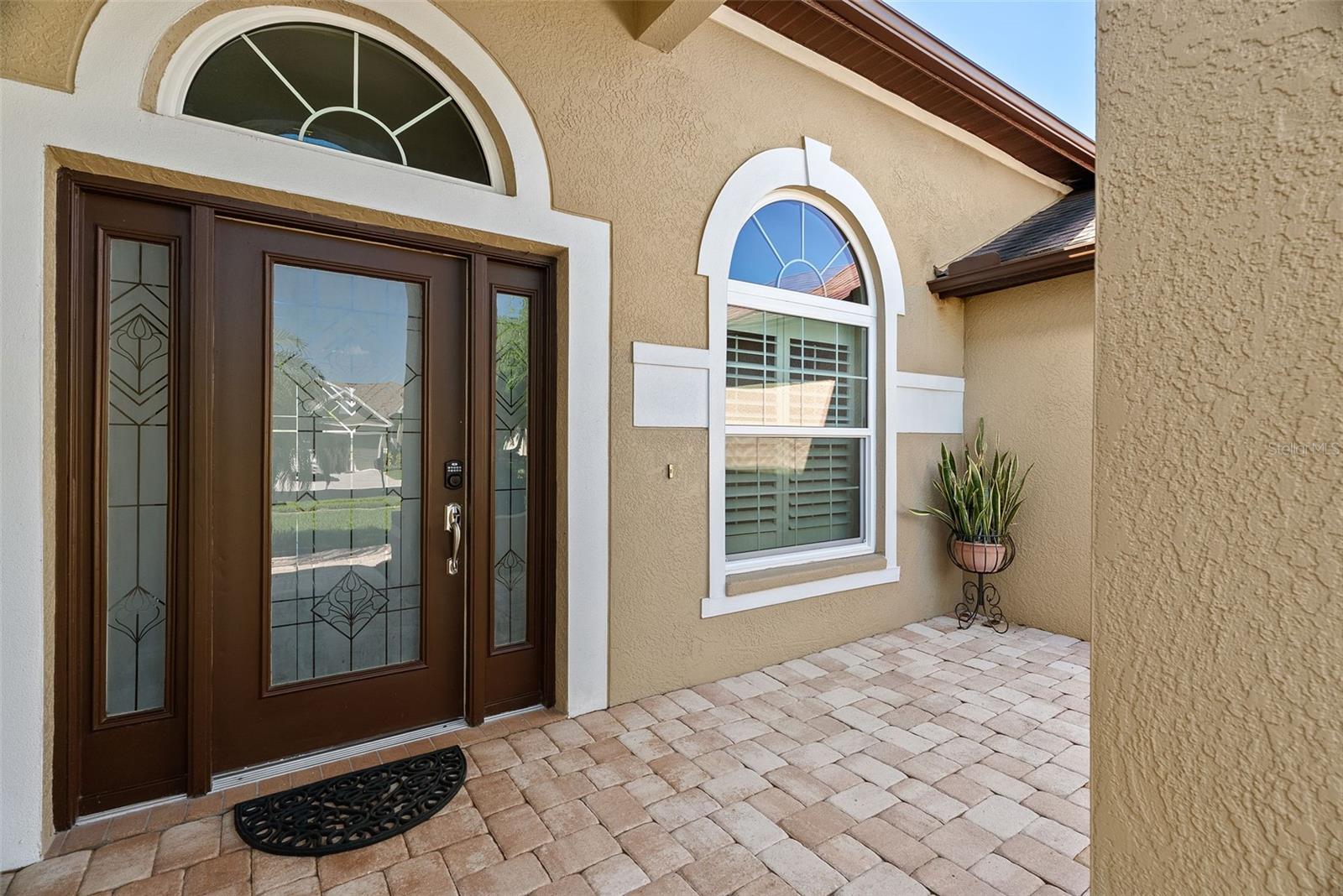 Listing photo id 3 for 22810 Collridge Drive