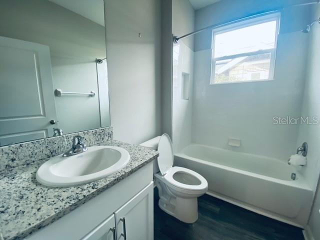 Image 13 of 24 For 1325 James Avenue S