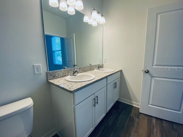 Image 16 of 24 For 1325 James Avenue S