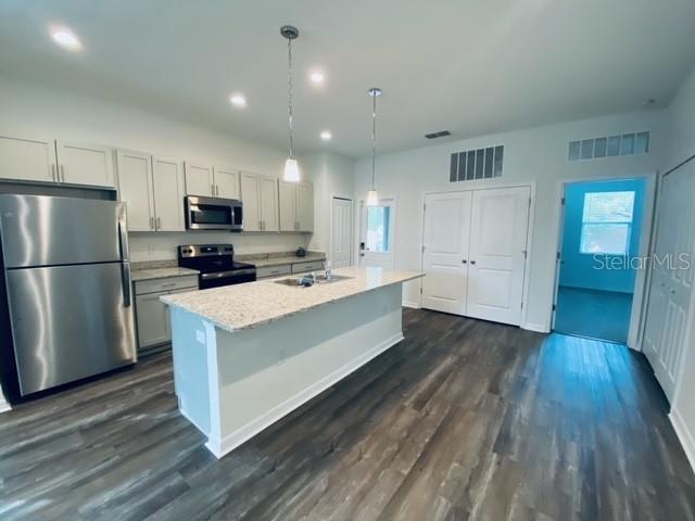 Image 2 of 24 For 1325 James Avenue S