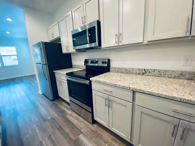 Image 4 of 24 For 1325 James Avenue S