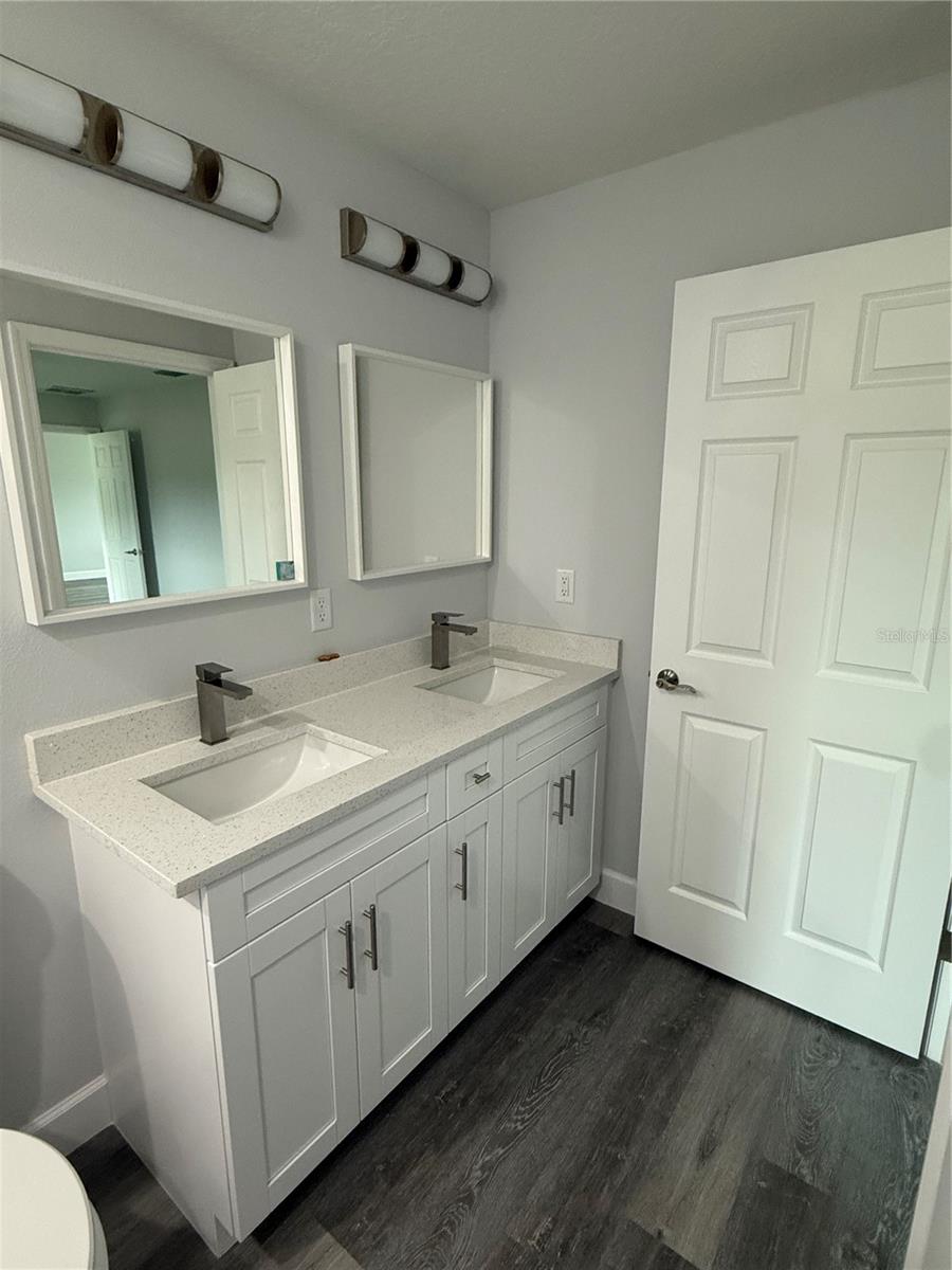 Image 11 of 69 For 13670 113 Place