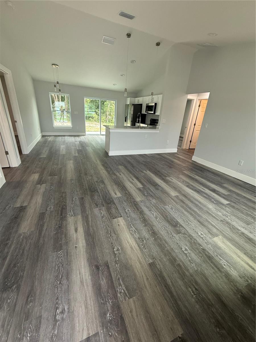 Image 29 of 69 For 13670 113 Place