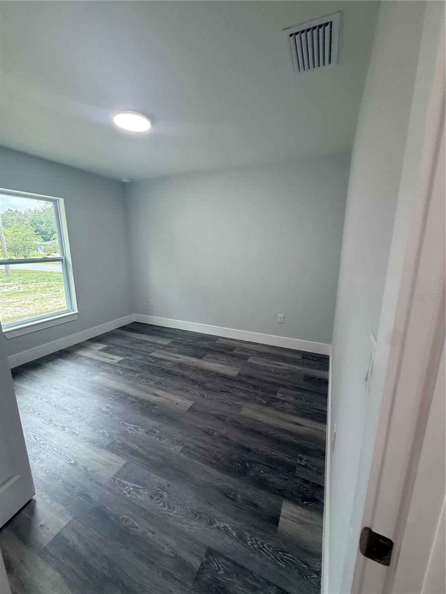 Image 39 of 69 For 13670 113 Place