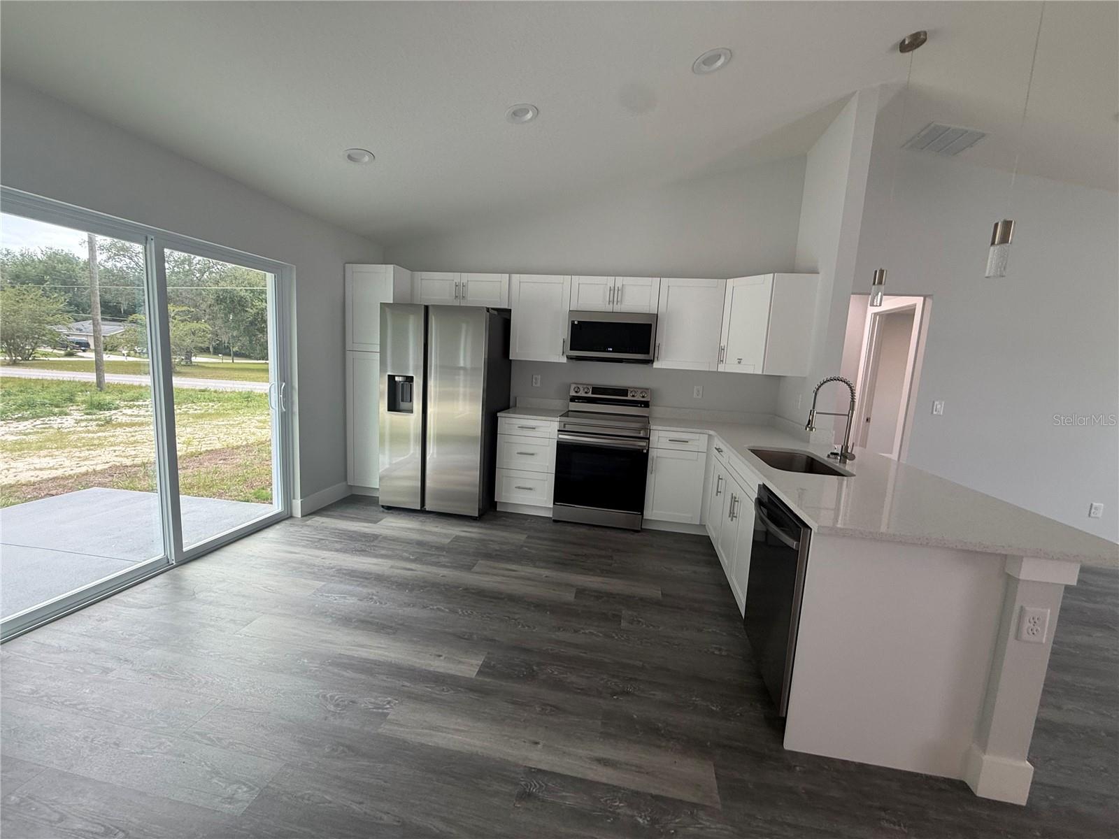 Image 4 of 69 For 13670 113 Place