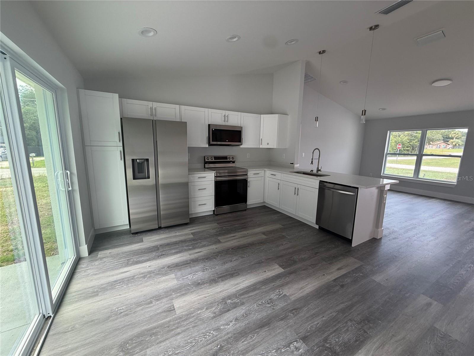 Image 6 of 69 For 13670 113 Place