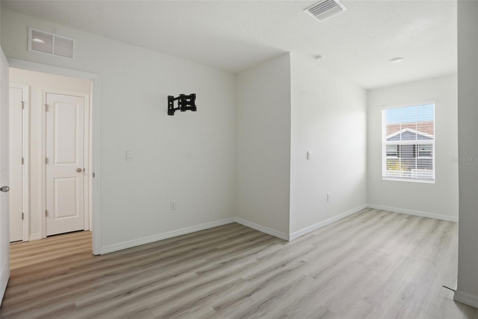 Image 31 of 44 For 5323 Dragonfly Drive