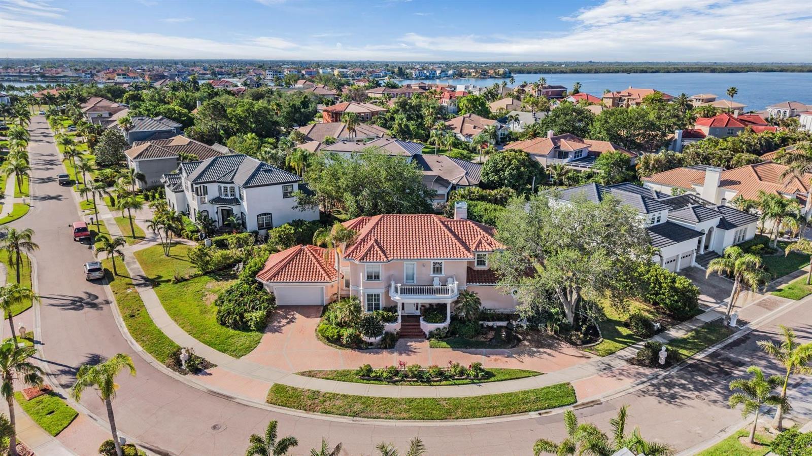 Image 2 of 73 For 1422 Jumana Loop