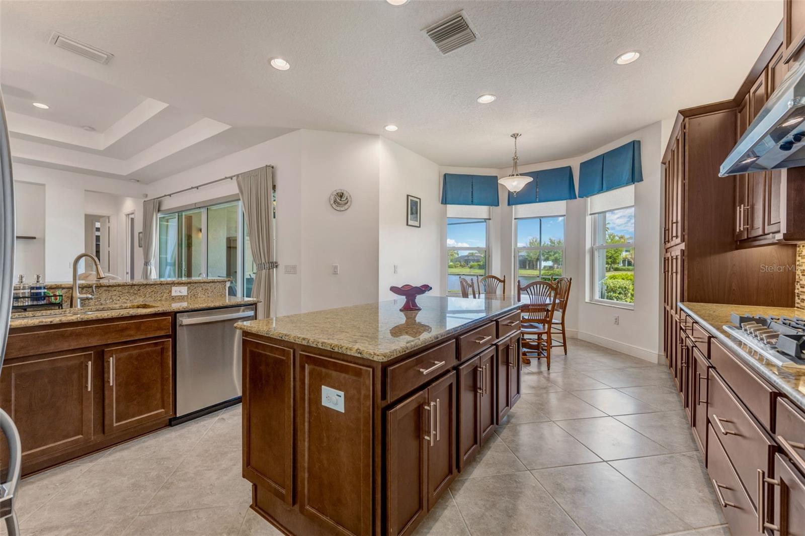 Image 16 of 90 For 2752 Coco Palm Circle