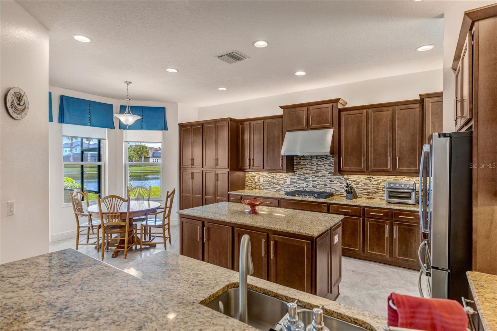 Image 22 of 90 For 2752 Coco Palm Circle