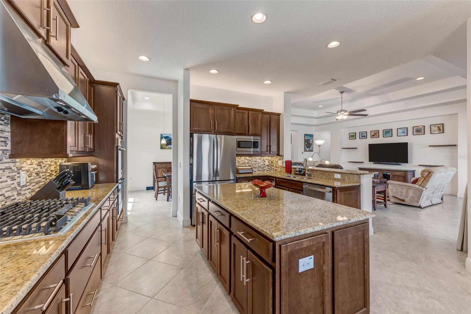 Image 24 of 90 For 2752 Coco Palm Circle