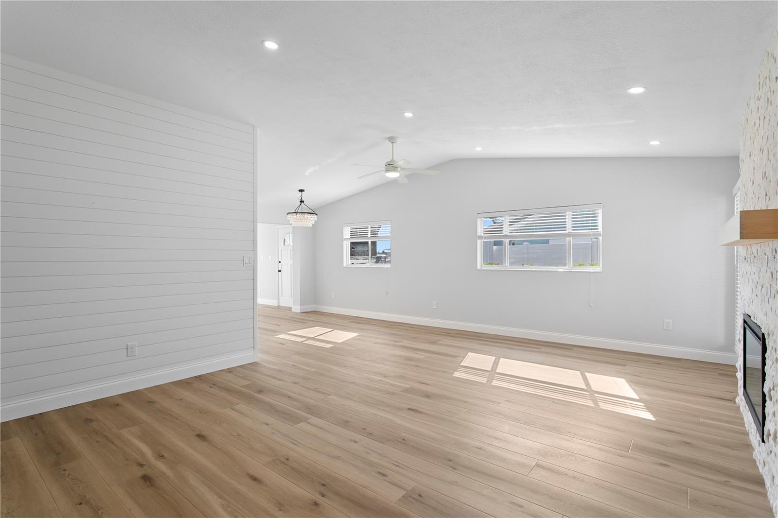 Image 11 of 66 For 6984 Shore Drive S