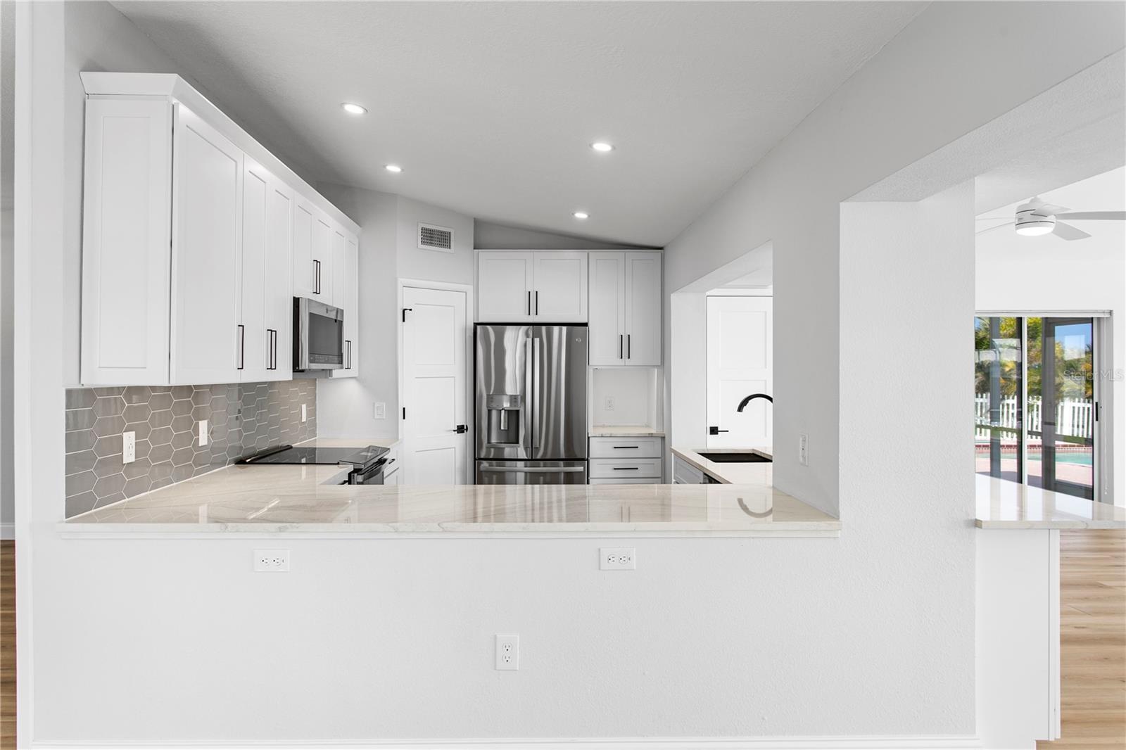 Image 17 of 66 For 6984 Shore Drive S