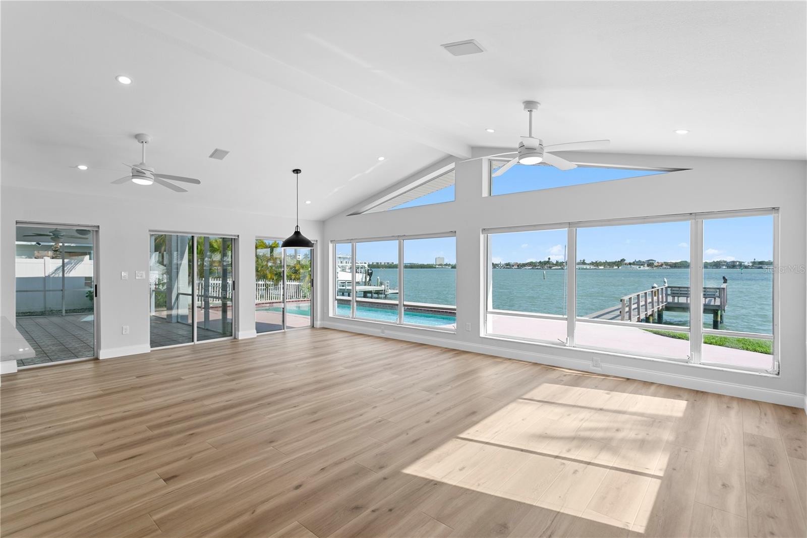 Image 18 of 66 For 6984 Shore Drive S