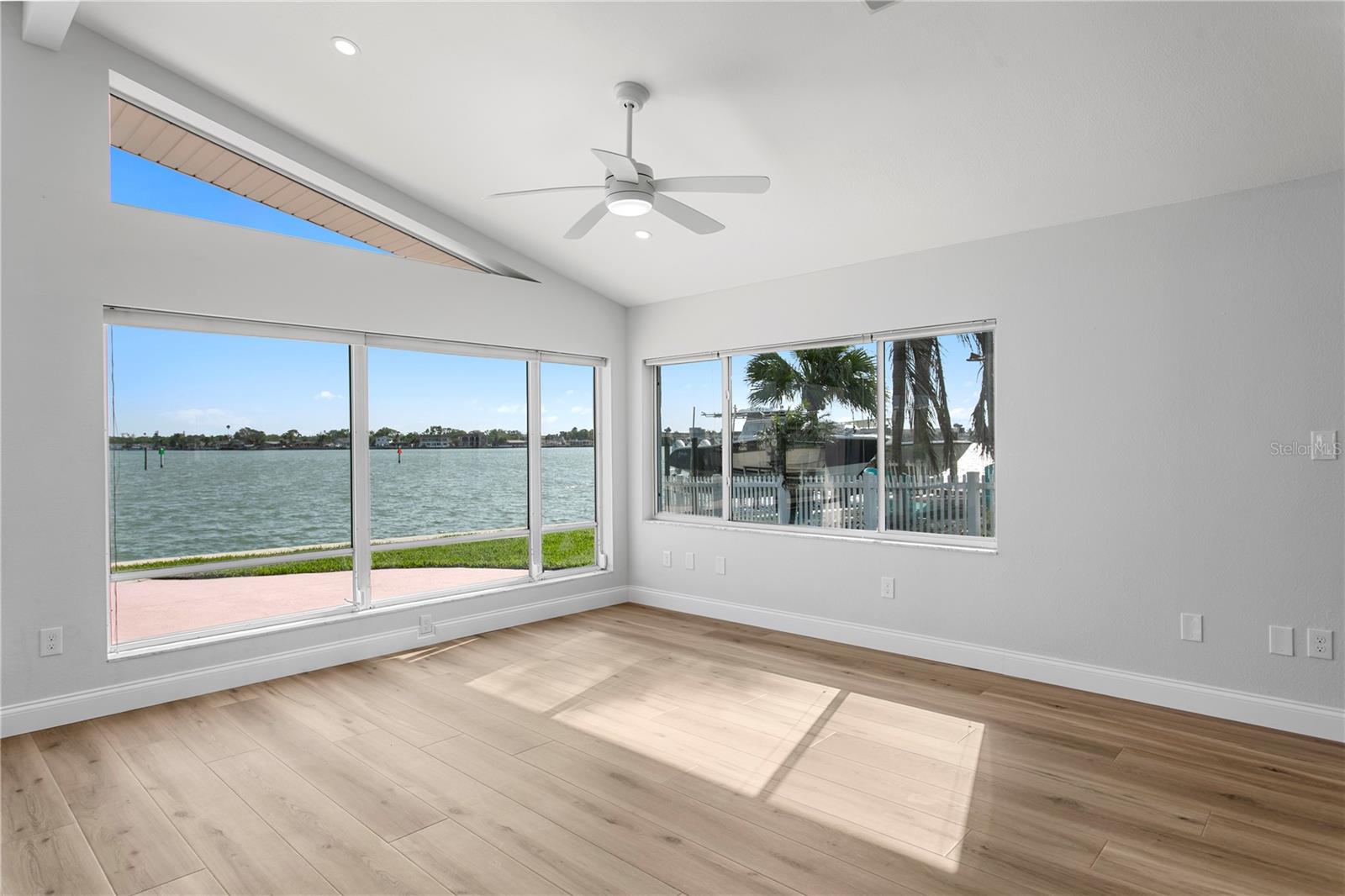 Image 19 of 66 For 6984 Shore Drive S