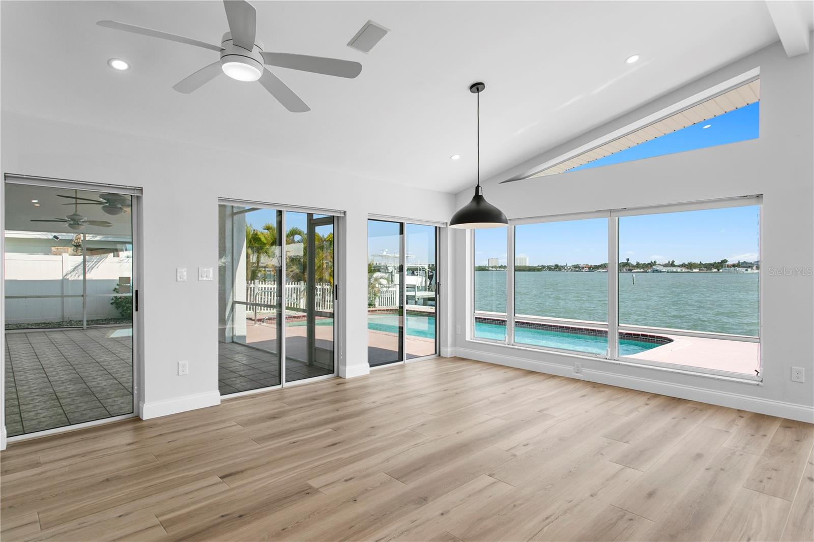 Image 20 of 66 For 6984 Shore Drive S