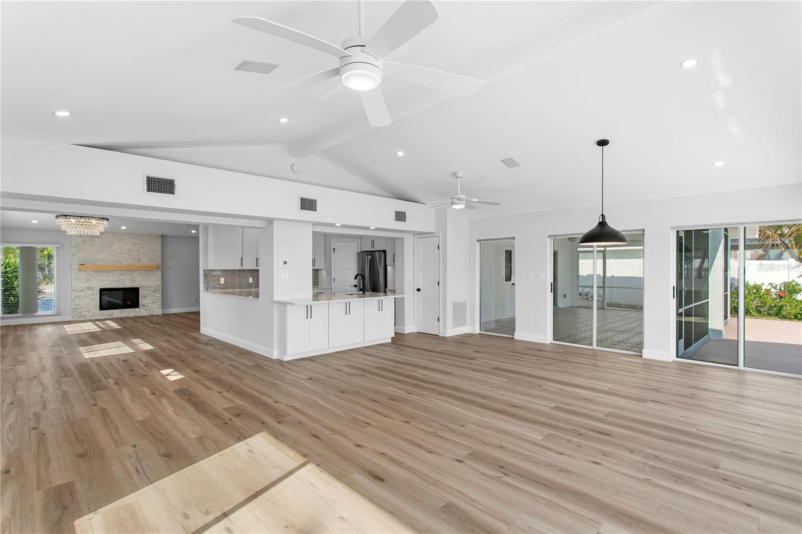 Image 21 of 66 For 6984 Shore Drive S