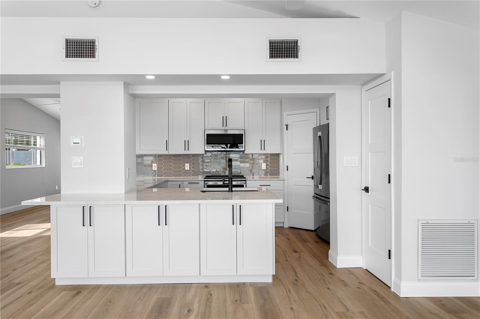 Image 23 of 66 For 6984 Shore Drive S