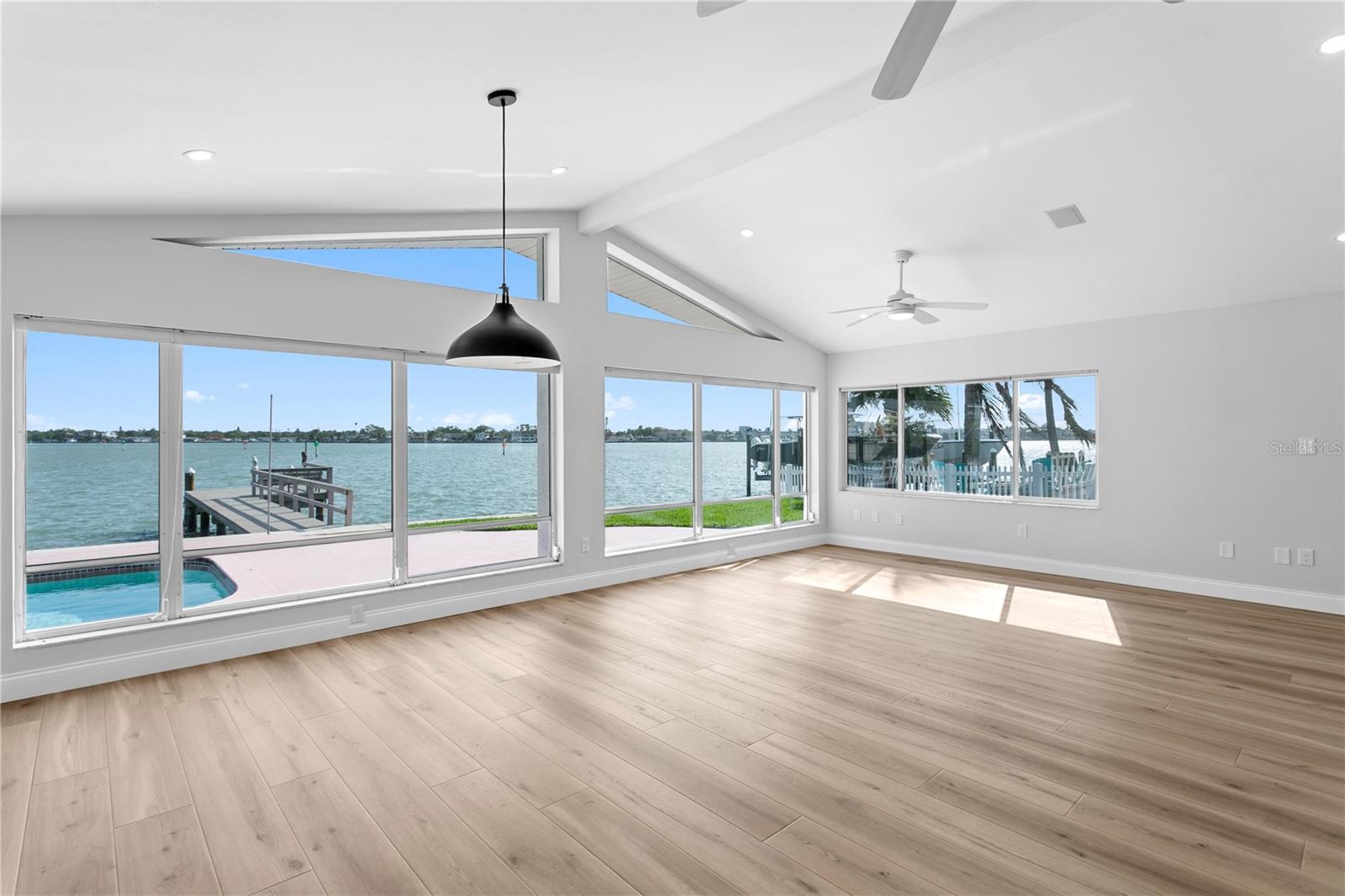 Image 27 of 66 For 6984 Shore Drive S