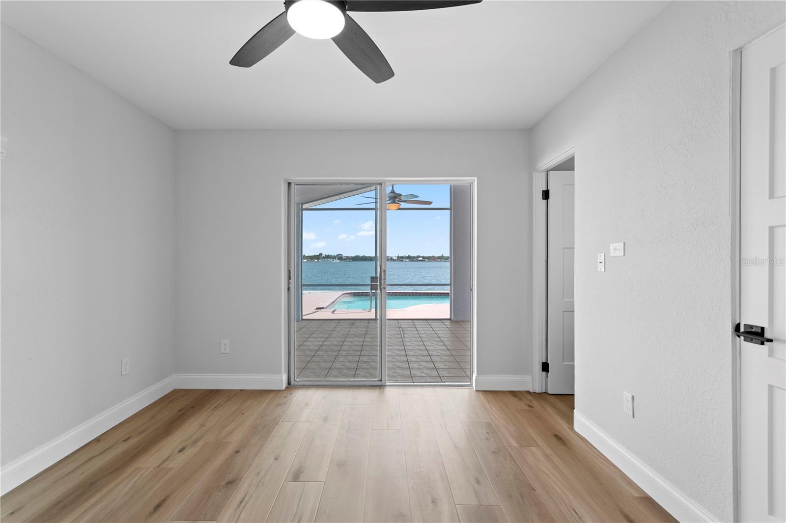 Image 29 of 66 For 6984 Shore Drive S