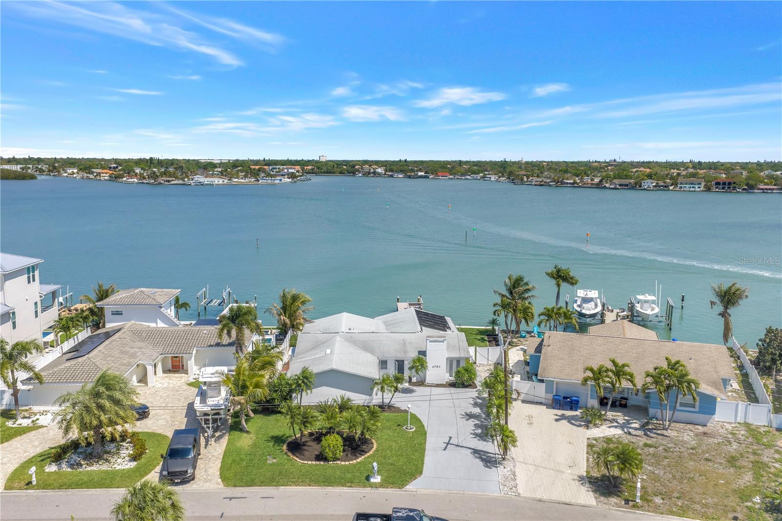 Image 3 of 66 For 6984 Shore Drive S