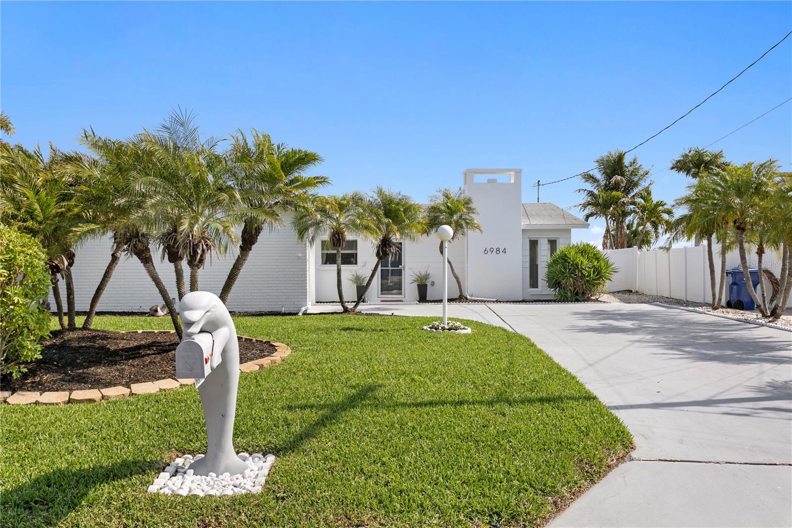 Image 47 of 66 For 6984 Shore Drive S