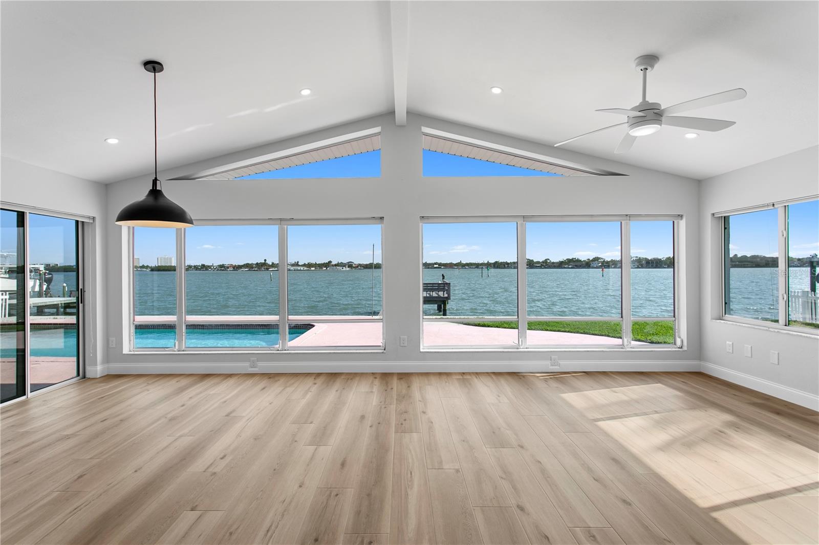 Image 5 of 66 For 6984 Shore Drive S