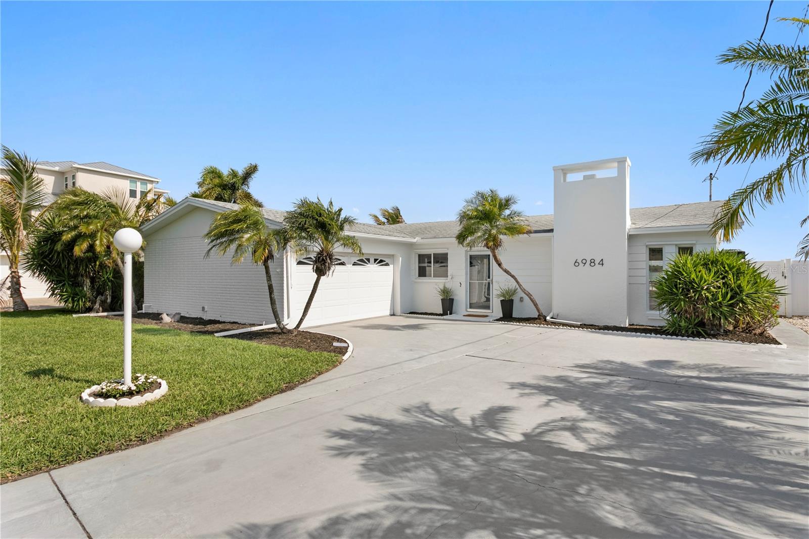 Image 6 of 66 For 6984 Shore Drive S