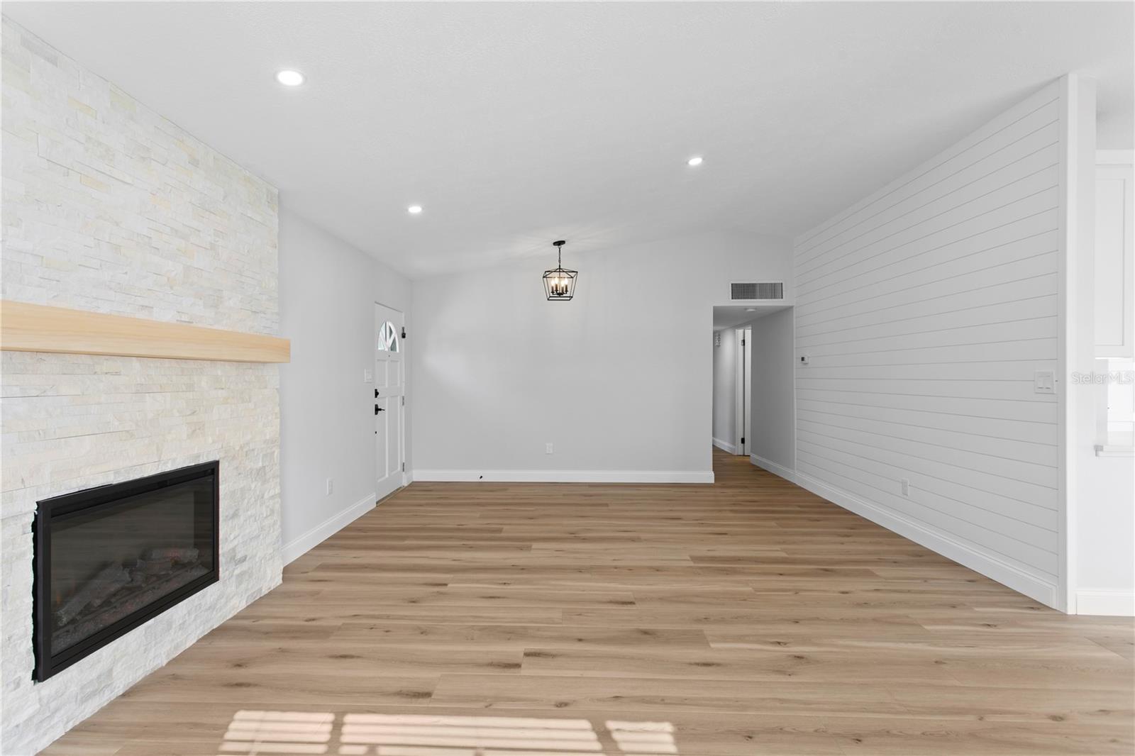 Image 9 of 66 For 6984 Shore Drive S