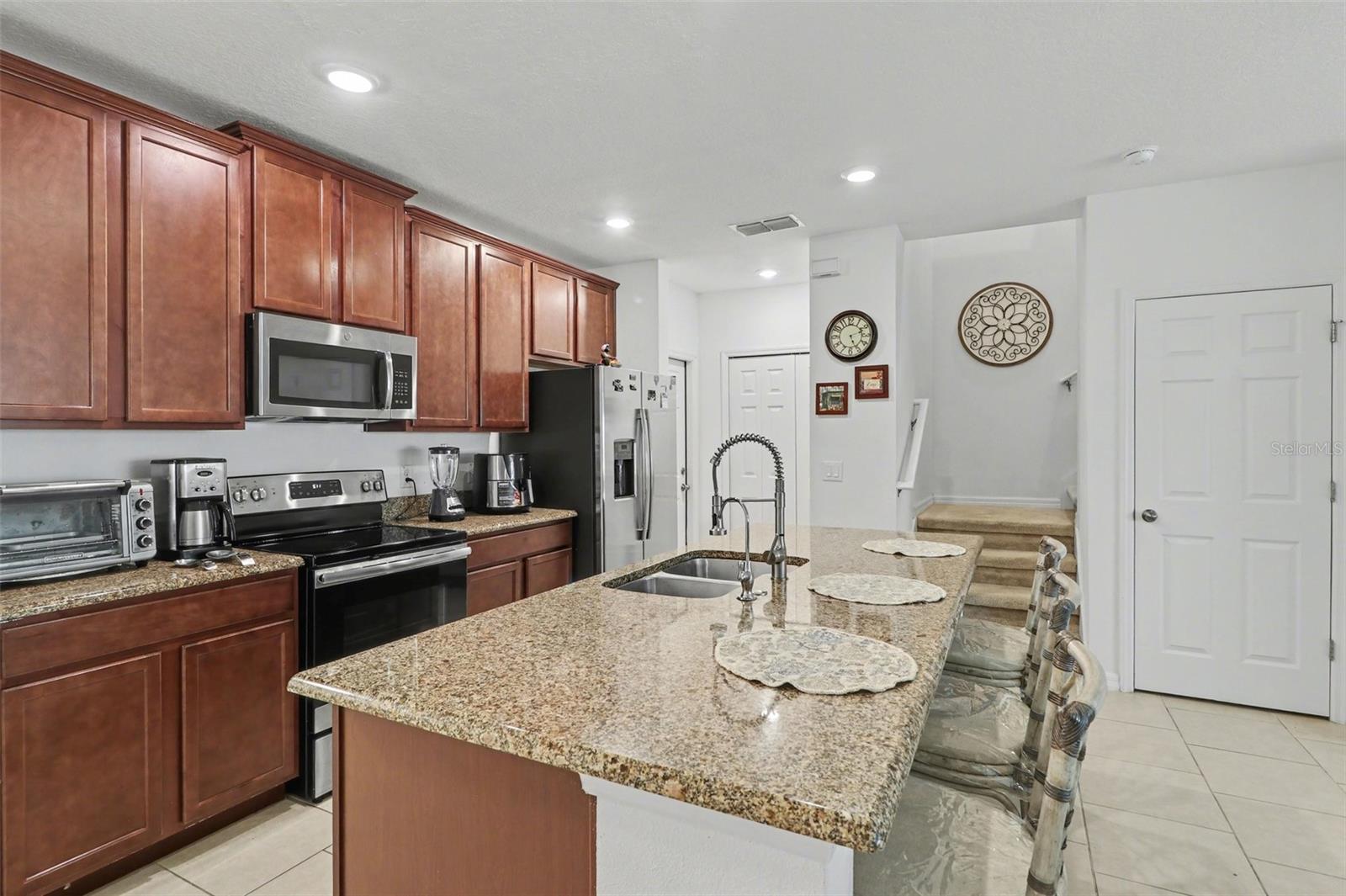 Image 10 of 33 For 1737 Kato Way