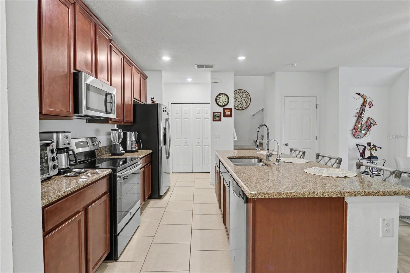 Image 13 of 33 For 1737 Kato Way