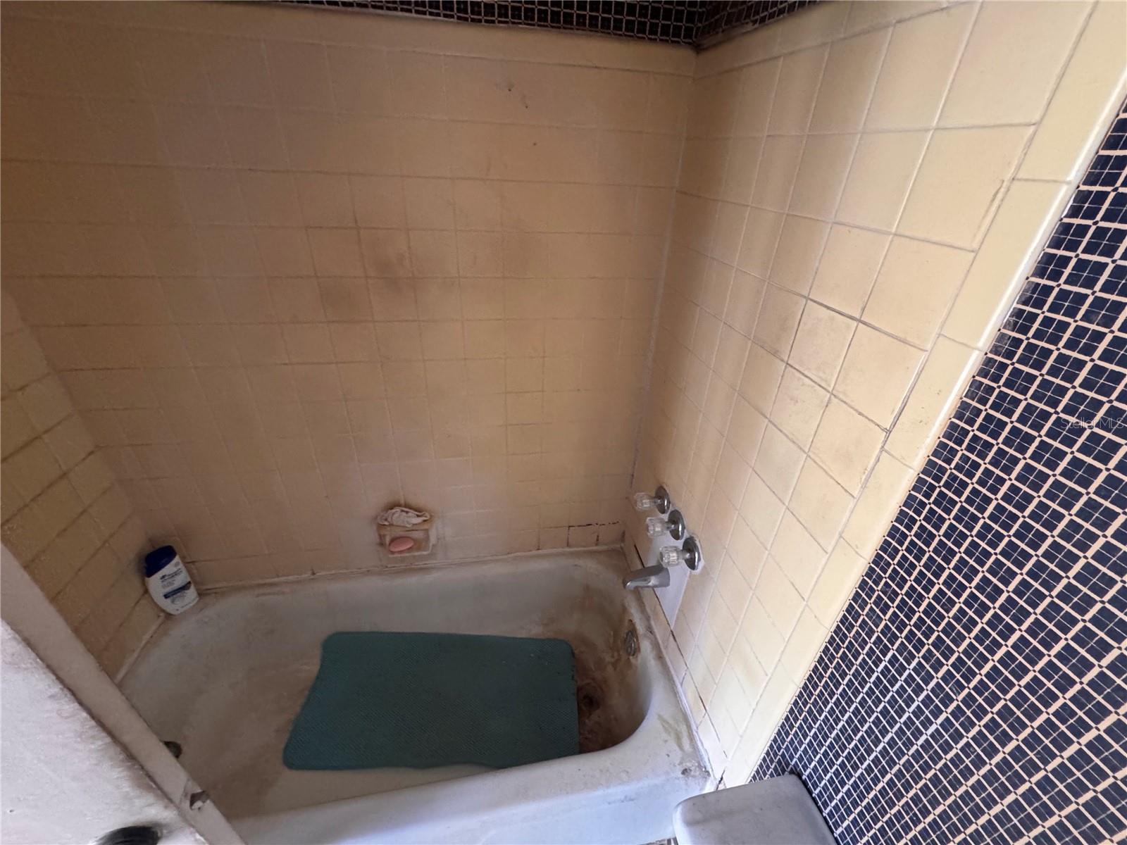 Listing photo id 2 for 3840 Lake Drive 127