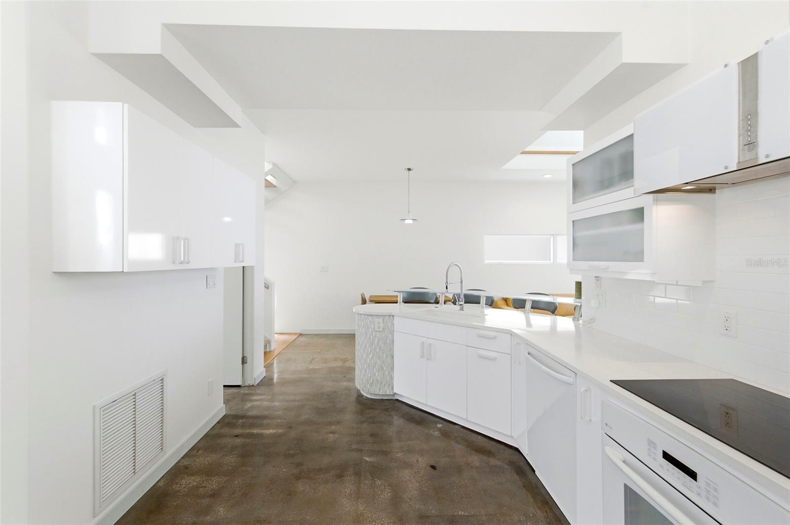 Image 18 of 89 For 8680 Gulf Boulevard