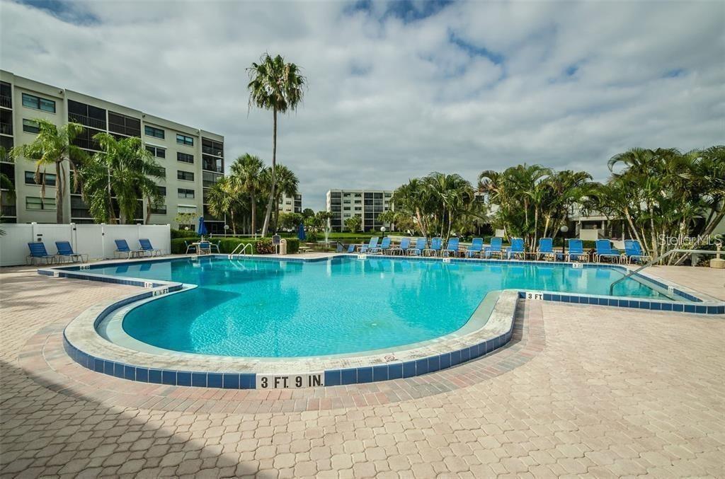 Image 30 of 34 For 1324 Pasadena Avenue S 205