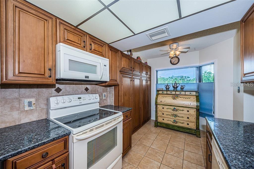 Image 7 of 34 For 1324 Pasadena Avenue S 205