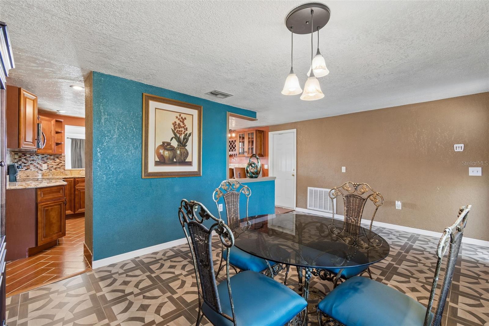 Image 11 of 53 For 10804 Manchester Road