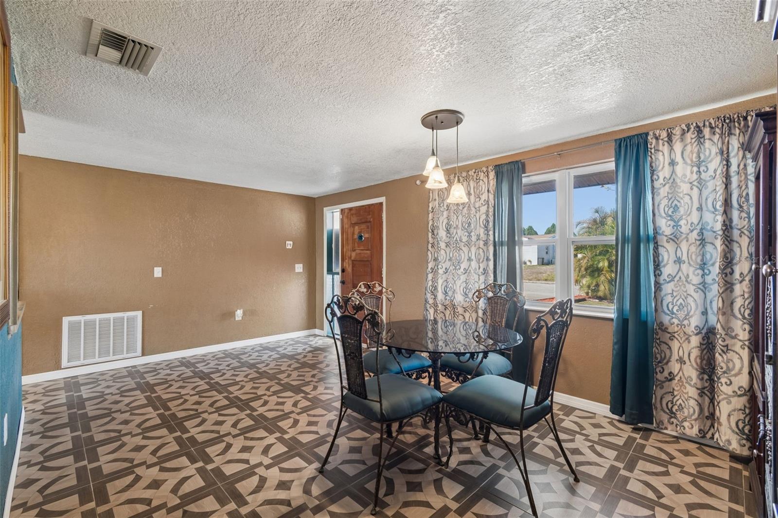 Image 12 of 53 For 10804 Manchester Road